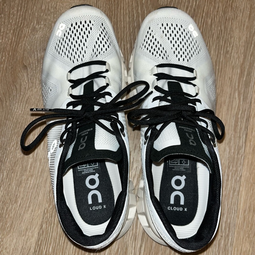 On Cloud X Running Shoe